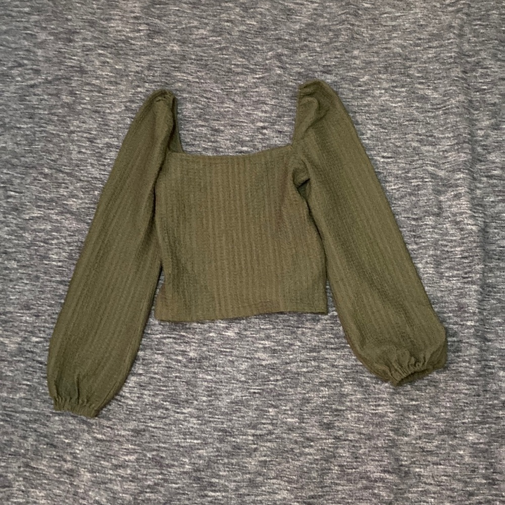 Green balloon sleeve top